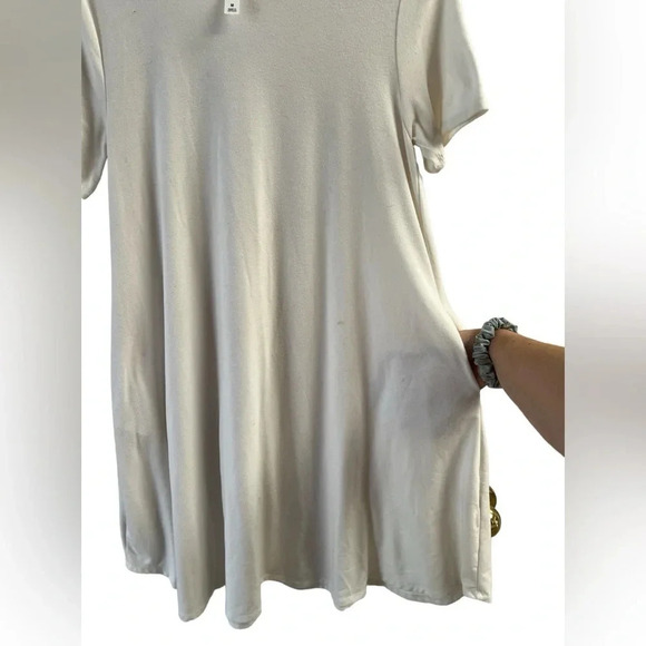 Women’s t-shirt dress with pockets - Picture 2 of 3